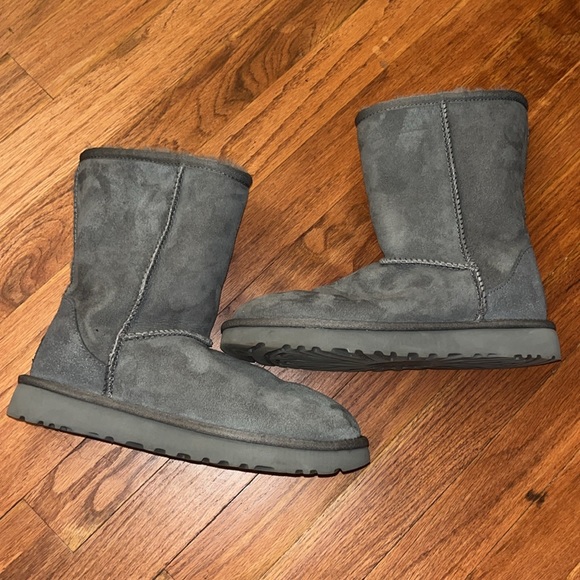 UGG Boots - Picture 3 of 9